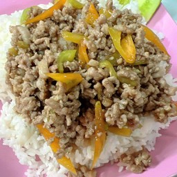 หมูผัดพริกอ่อนราดข้าว