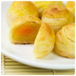 ขนมเปี๊ยะหอมไส้ถั่วไข่เค็ม