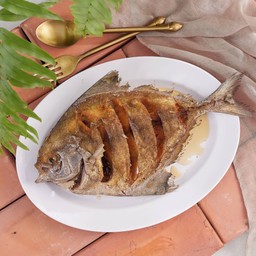 ปลาจาระเม็ดทอดราดน้ำปลา