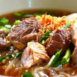 เกาเหลาหมูตุ๋นล้วน น้ำตก