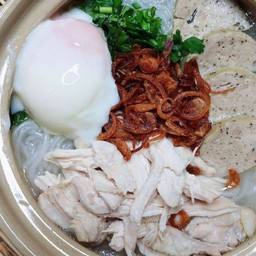 ก๋วยจั๊บไก่ฉีกใส่ไข่