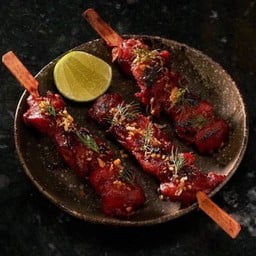 ไก่ปิ้งอังคัก(เสียบไม้) Grilled Red Chicken Skewers