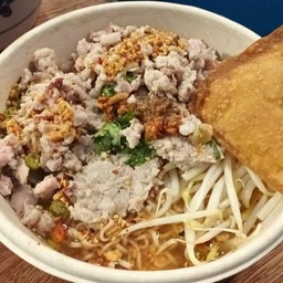 ก๋วยเตี๋ยวต้มยำหมูล้วน  มาม่า