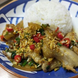 เมนู ผัดพริกเกลือ S ราดข้าว