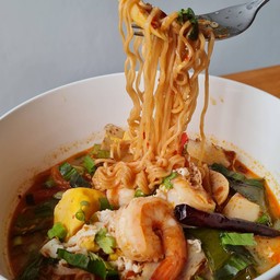 ต้มยำมาม่า+กุ้ง+ไข่   น้ำข้น
