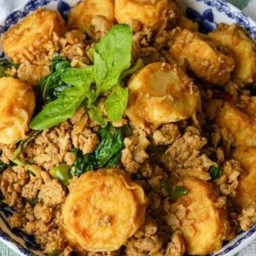 กะเพราหมูสับเต้าหู้ไข่ทอด