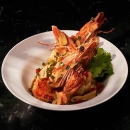 กุ้งลายเสือผัดพริกเกลือกระเทียมสด Tiger Prawns Garlic Chili Fish Sauce