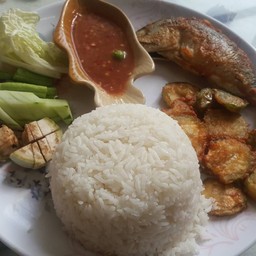 ข้าวน้ำพริกกะปิปลาทู+มะเขือทอด