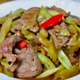 ผัดพริกหยวกตับ