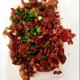 ข้าวเนื้อกระเทียมคั่วพริกเกลือ