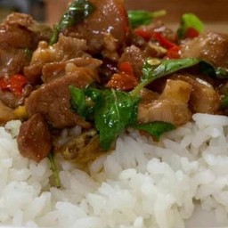 ผัดกระเพราหมูตุ๋น