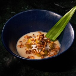 หวีกล้วยกระยาสารท Banana Dumpling with fresh coconut milk