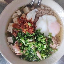 ก๋วยจั๊บหมูสับใส่ไข่