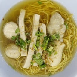 บะหมี่เกี๊ยว ก๋วยเตี๋ยวปลา  กาดศรีอรุณ