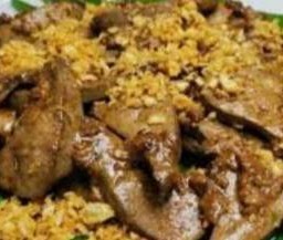 ตับผัดกระเทียมพริกไทยราดข้าวสวย