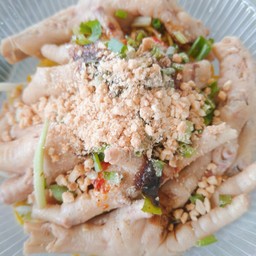 เส้นเล็กแห้งขาไก่ต้มยำไข่ต้มสุดเด็ดพิเศษคุ้มสุดๆเพิ่มความอร่อยใส่กากหมู
