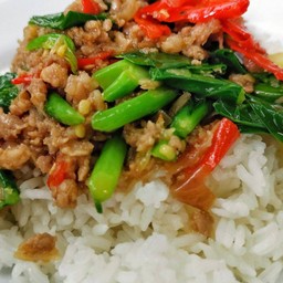 ผัดคะน้าเป็นกับข้าว