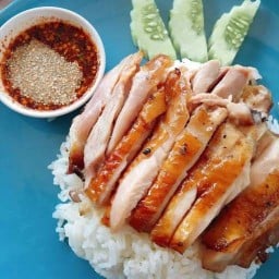 ป้าอ้อม ข้าวมันไก่อบ ข้าวผัดกระเพรา ซอยอโยธยา 4/4