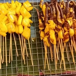 แซ่บซี๊ดหมึกสดย่าง ตลาดจตุจักรลำพูน