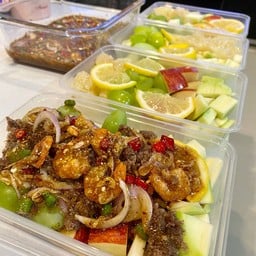 fresh fruit salad (ยำผลไม้รวมน้ำปลาหวาน)