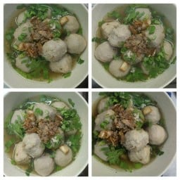 ก๋วยเตี๋ยว โกเด้ง  ข้างโรงเรียนเมือง7