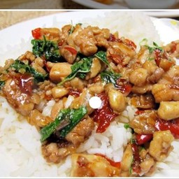 กระเพราไก่ชิ้น59บาทพร้อมทาน