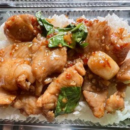 กะเพราบ้านสวน by เจ้หมู