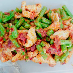 ผัดพริกแกงหมูชิ้น