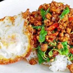 กะเพราหมูสับยืนหนึ่ง สาขา1