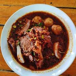 ก๋วยเตี๋ยวลูกชิ้นเนื้อสดแซบชี๊ด