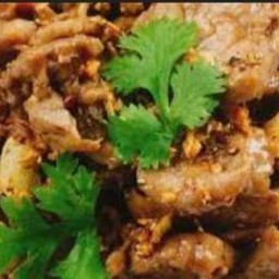 ไก่ทอดกระเทียมพริกไทยราดข้าวสวย