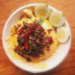 กะเพราหมูไข่ข้น