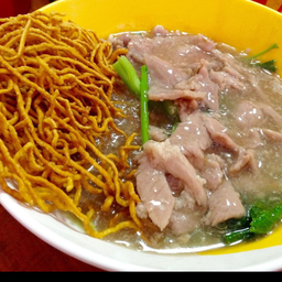 ราดหน้าบะหมี่กรอบ
