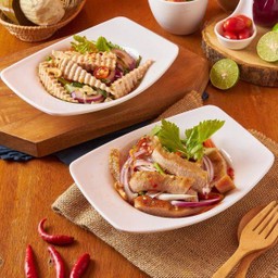 ยำคอหมูย่าง