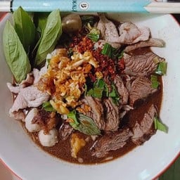 ก๋วยเตี๋ยวหมูน้ำตกลานบุุญสาขา2 ตลาดนัดบุญท้วมถนนประชาทร