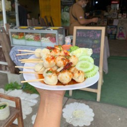 ลูกชิ้นย่างโครตผัก