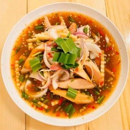 ยำไส้กรอก