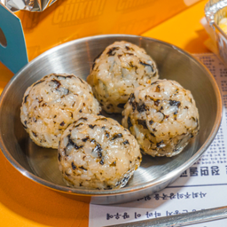 주먹밥 จู-ม็อก-บับ ข้าวปั้นเกาหลี