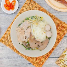 บ้านอ๋อง เตี๋ยวเรือยกซด แจ๋วจริง
