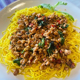 หมี่ไข่กระเพรา