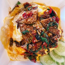 ข้าวกะเพราปลาทูไข่ข้น