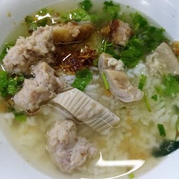 ข้าวต้มหมูสับล้วนจะรวมเครื่องในก็ได้ค่ะ