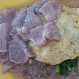 ราดหน้าหมูใส่ไข่
