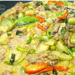 แกงเขียวหวานหมูกรอบ