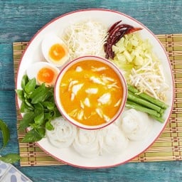 ขนมจีนน้ำยาปูก้อน