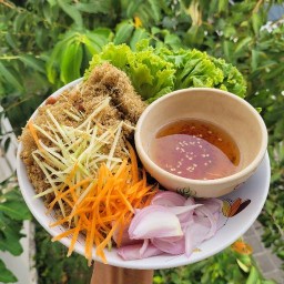 ส้มตำ ไก่ย่าง ลาบหมู ครัวแม่นารี