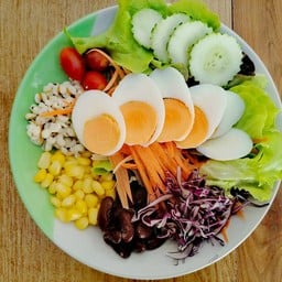 สลัดธัญพืชไข่ต้ม