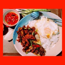 ข้าวเนื้อผัดน้ำมันหอยไข่ดาว