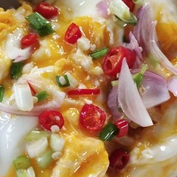 ข้าวไข่ยู่ยี่ราดพริกน้ำปลา