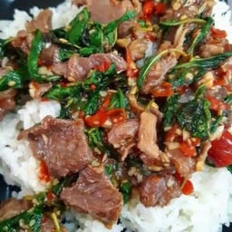 ข้าวกะเพราเนื้อ